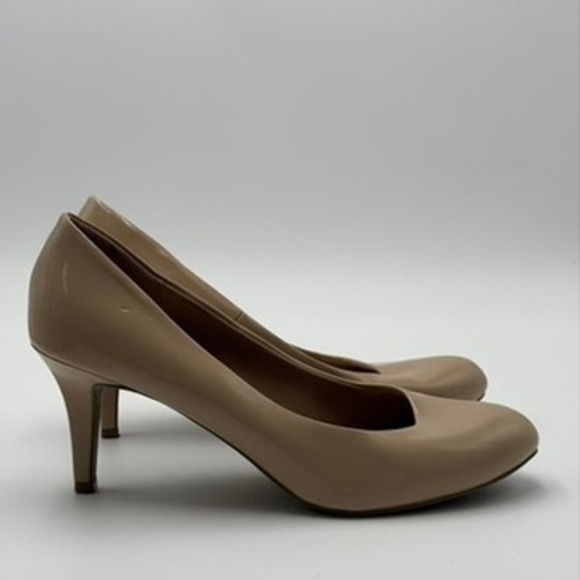 Comfort Plus Predictions Heels Women 11 Nude Patent Round Toe Pumps - Picture 4 of 8